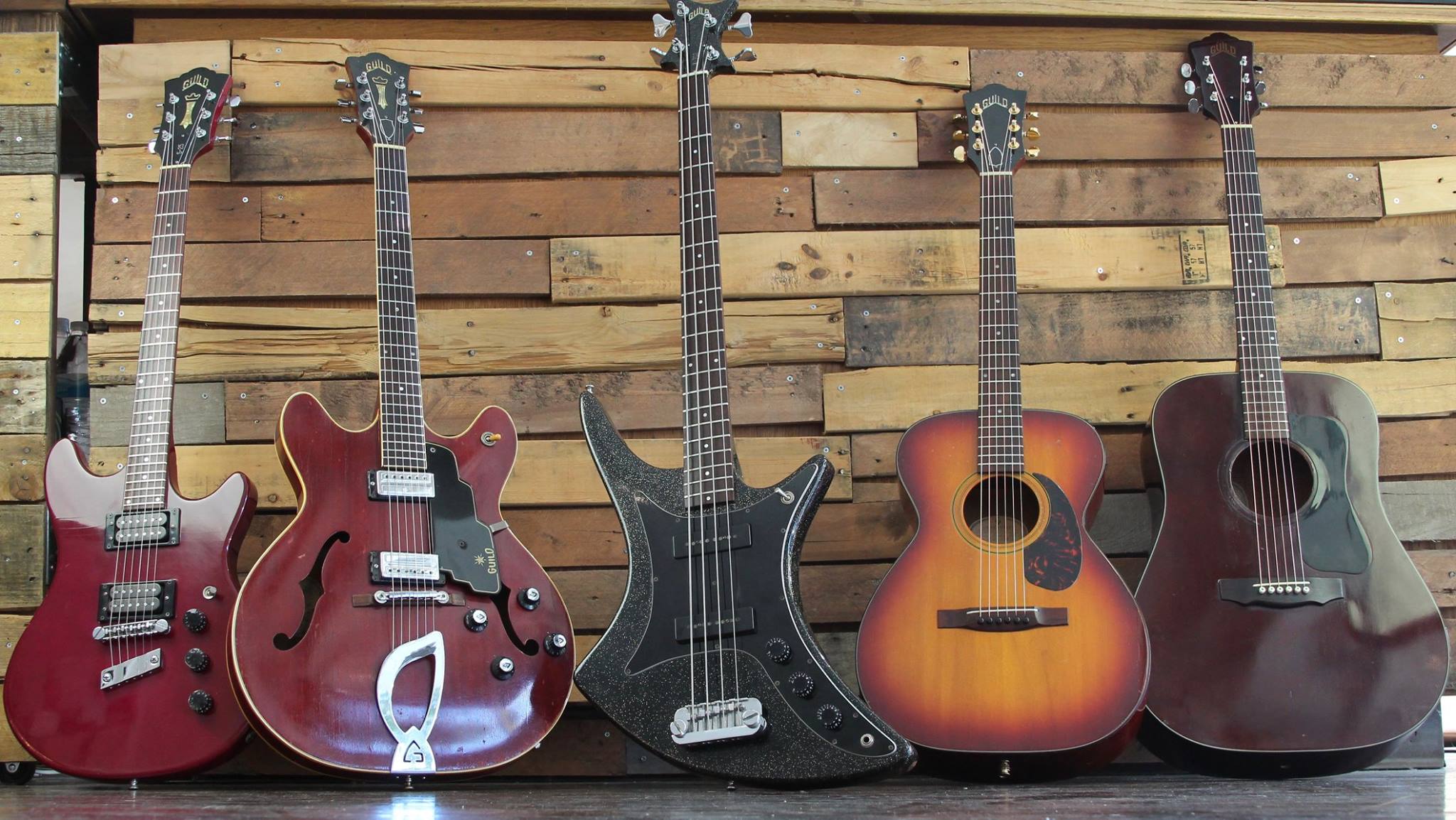 Underrated vintage classic of the week !! 1974 Guild Starfire in