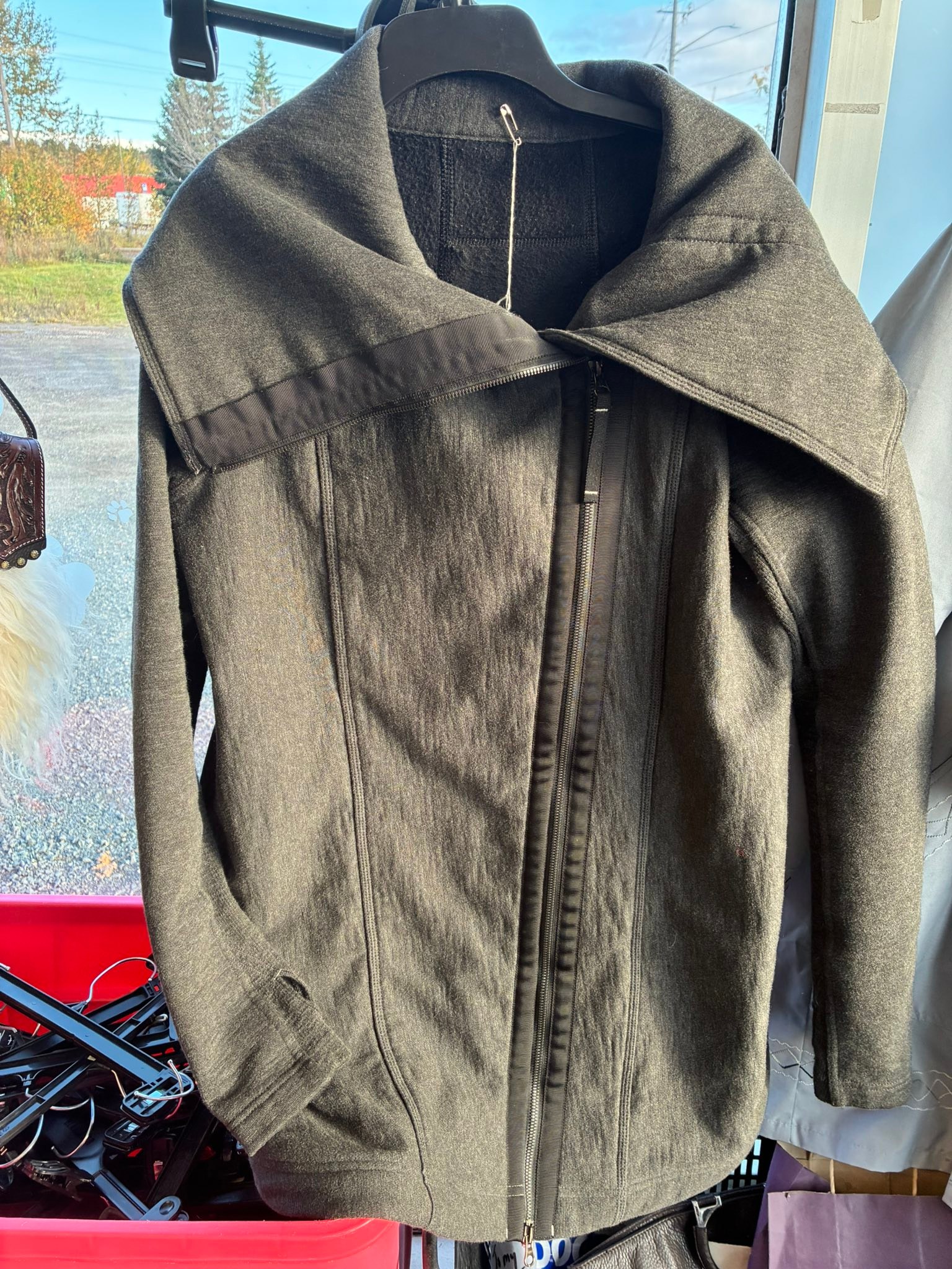 Pet - Lulu Lemon size 10 $75 | Facebook