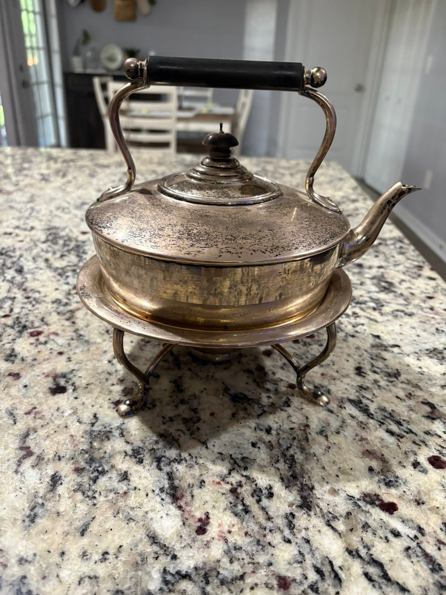 Hello! I'm trying to identify this teapot maker, pattern, and