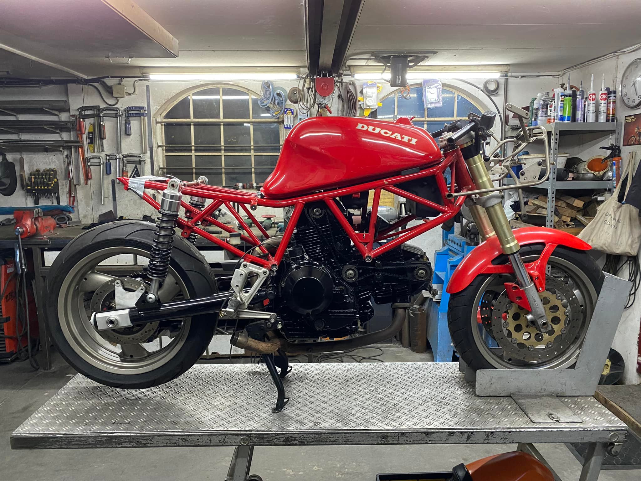 Cafe conversion kits for 900ss?