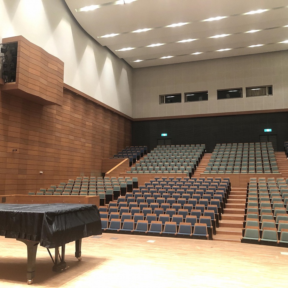 穴吹 学園 ホール