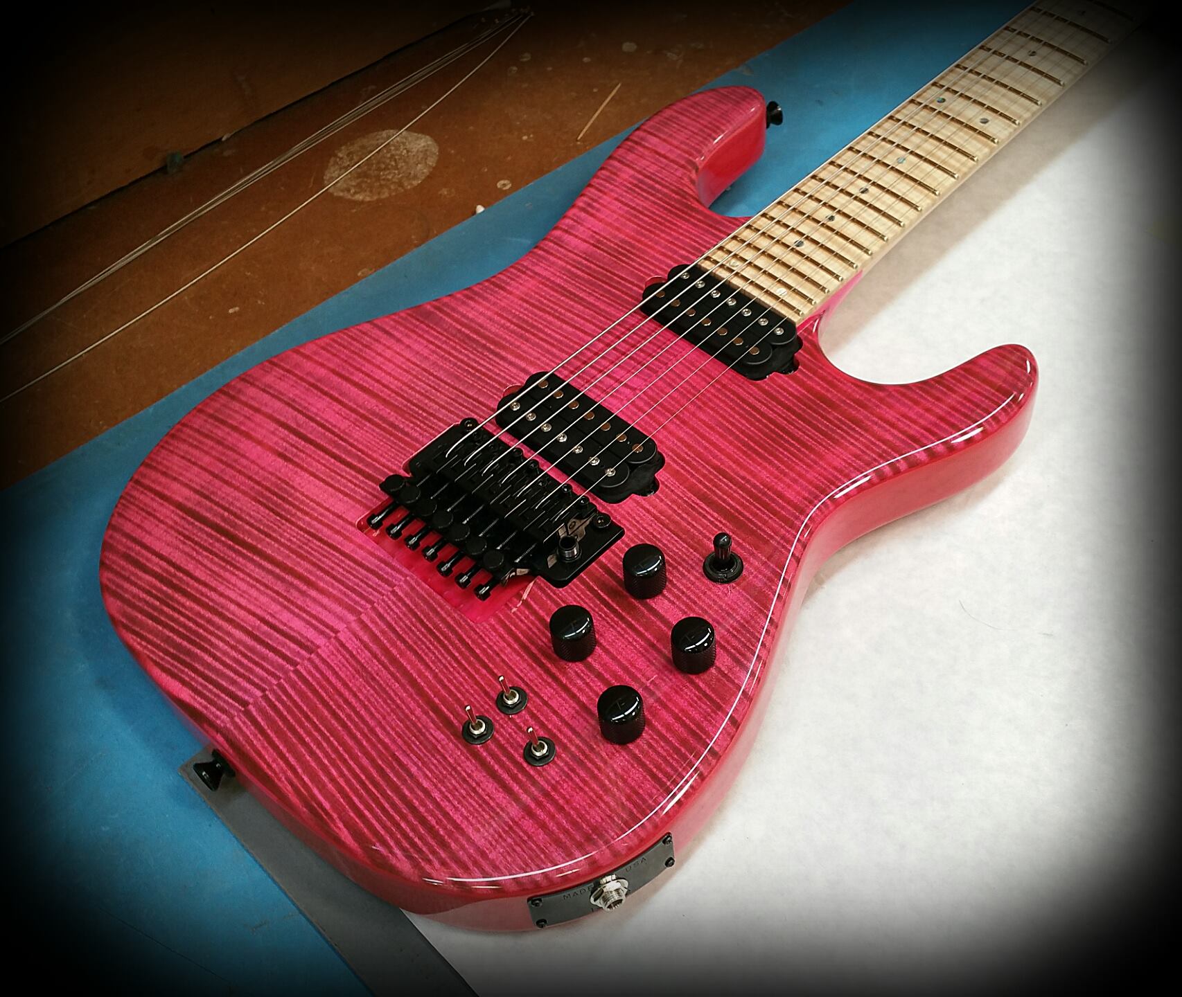 Kiesel - JB207 (Jason Becker Tribute model 7 String) in deep pink