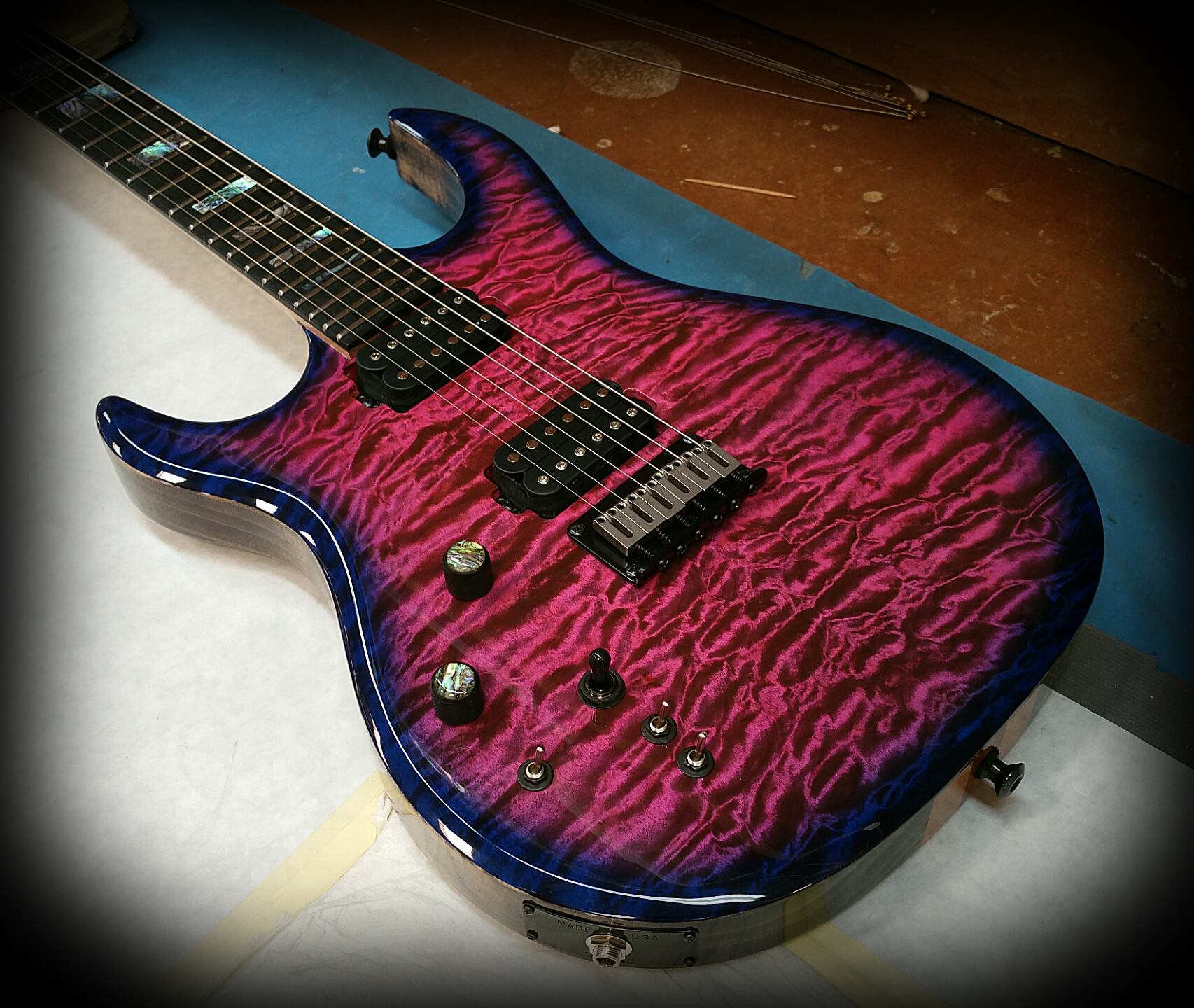 Kiesel - DC127 custom deep pink with blue burst edges over quilted
