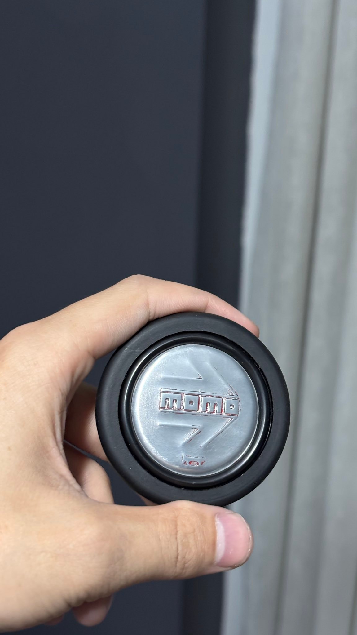 Orijinal Momo Korna Butonu Üzerinde ki boya alındı fotoğrafta