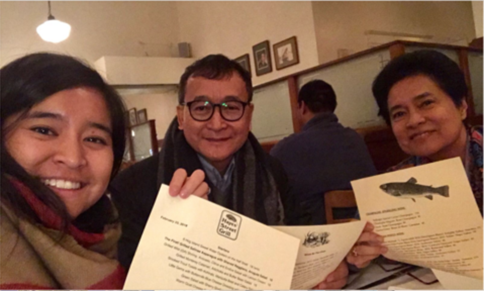 Sam Rainsy - ឪពុកម្តាយ ជាមួយកូនស្រីម្នាក់ ដែលរស់នៅសហរដ្ឋអាមេរិក។ With ...