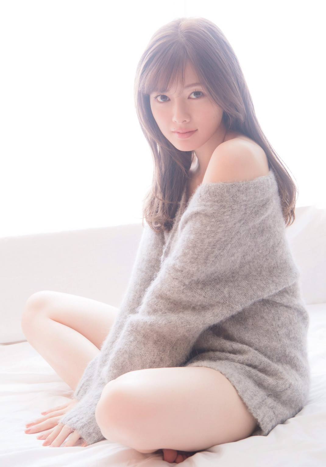 乃木坂46の白石麻衣（25）が『FRIDAY』の増刊号『FRIDAY WHITE』（3/2