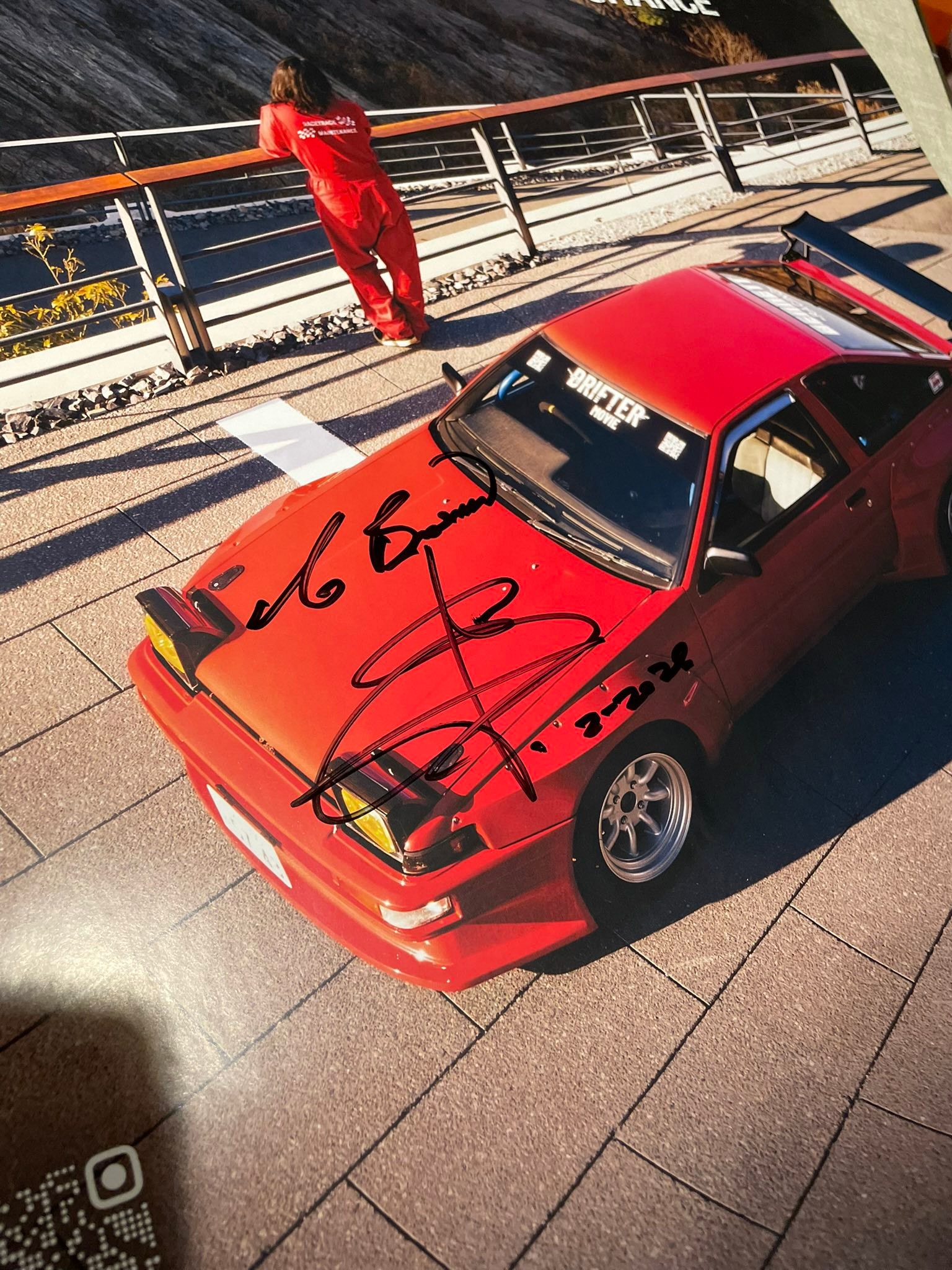 Meeting a celebrity for autograph signing