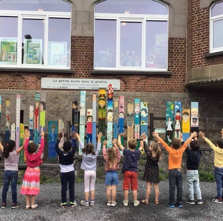 Petite... - Petite Ecole dans la Prairie - BLA - Officiel