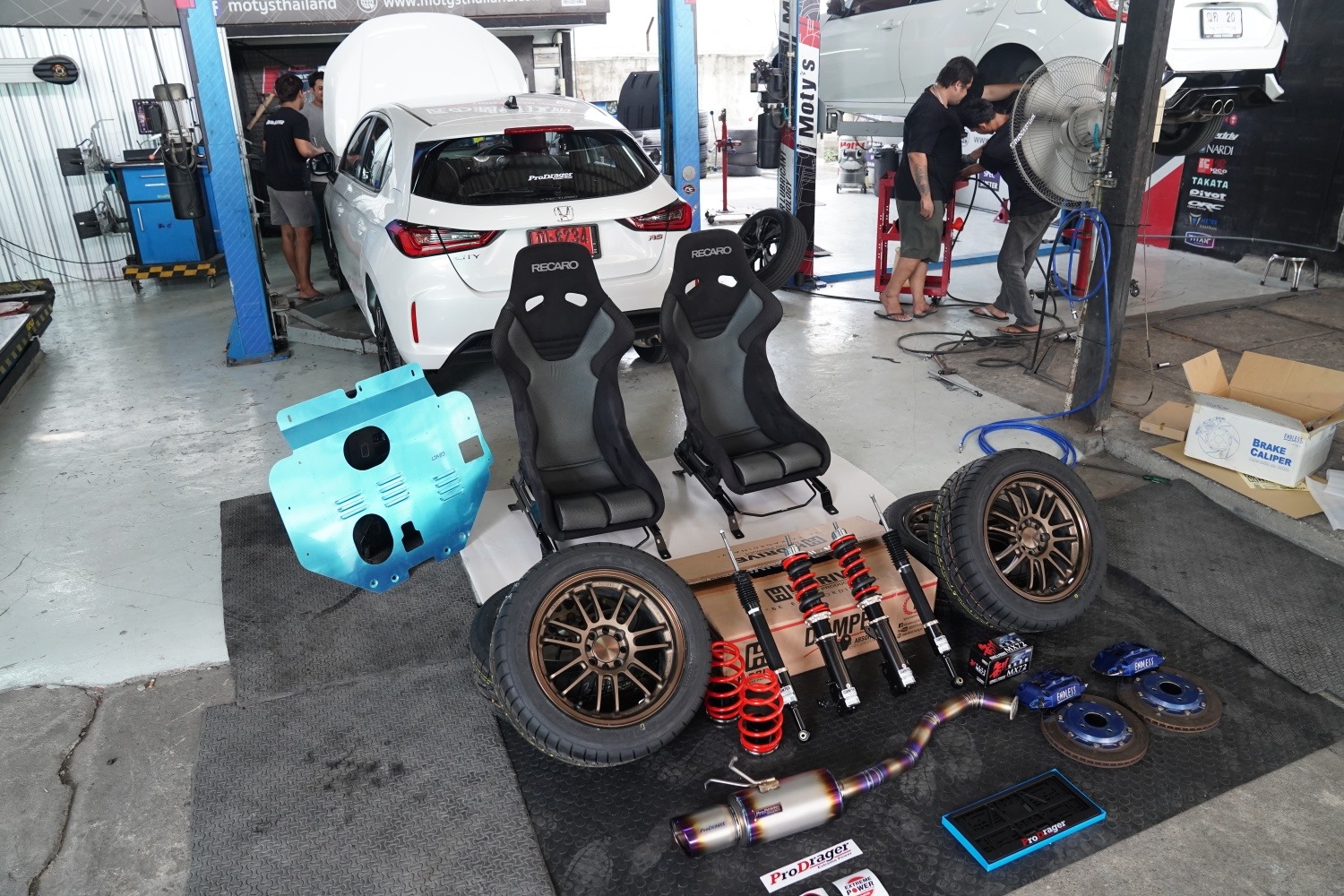 ร้านเปิดแล้วนะครับ #AutoAddict... - Auto Addict Thailand | Facebook