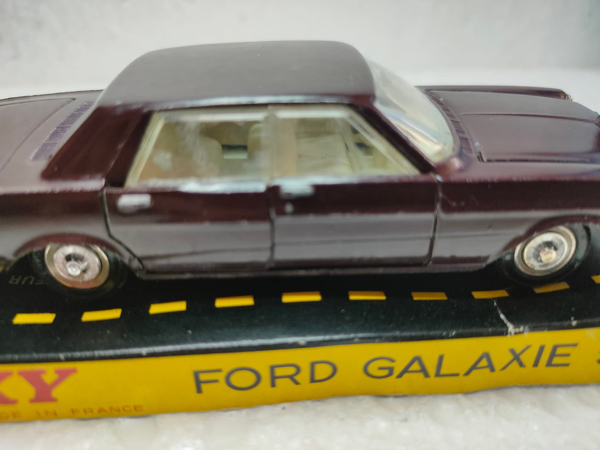 Ford Galaxie 500 Dinky Toys n°1402 par MECCANO-TRIANG-France