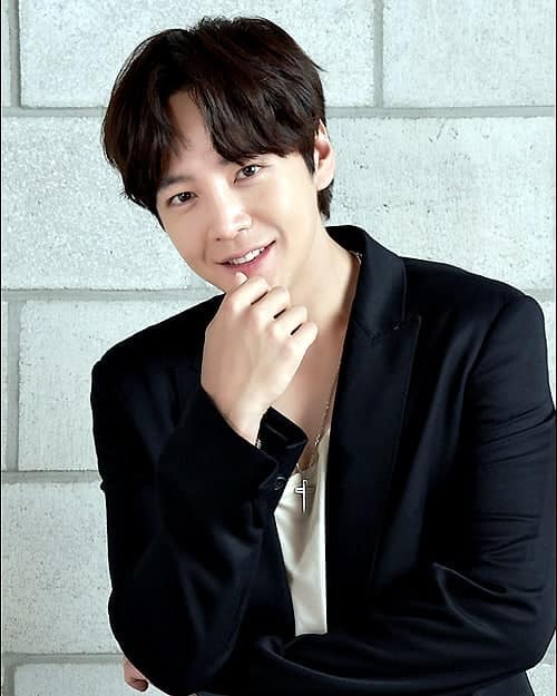 Jang Geun suk- held a fan signing event, but only 7 people show up