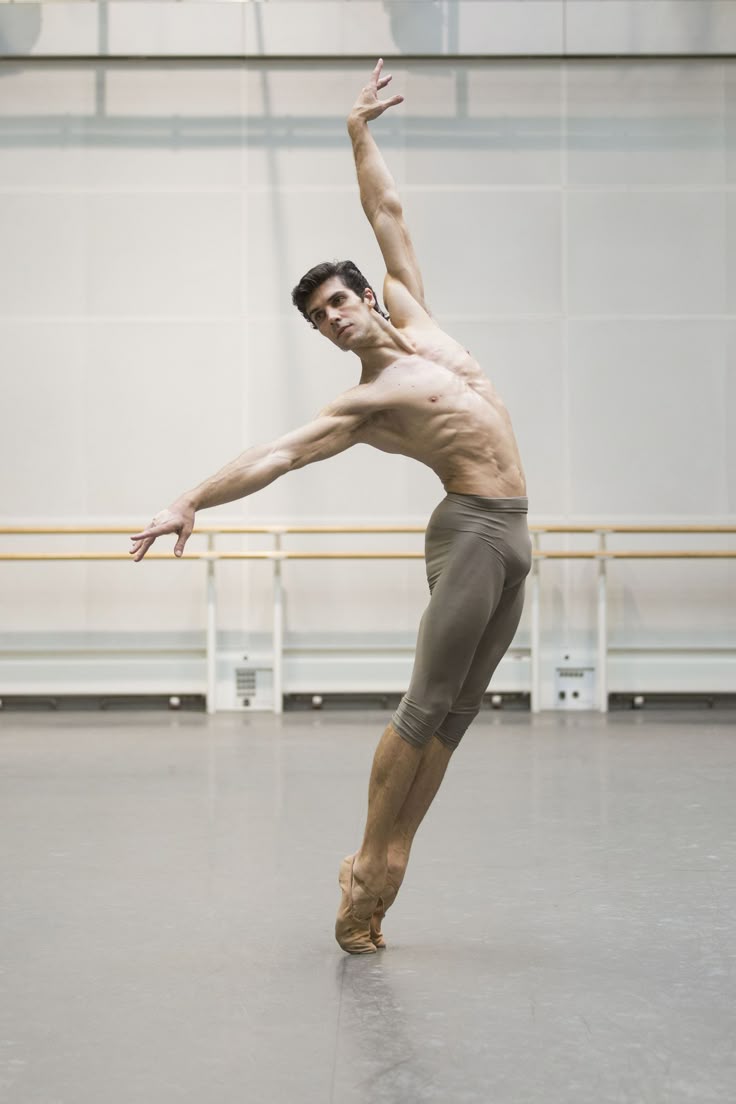 アート・デザイン・音楽 Roberto Bolle An Athlete in Tights