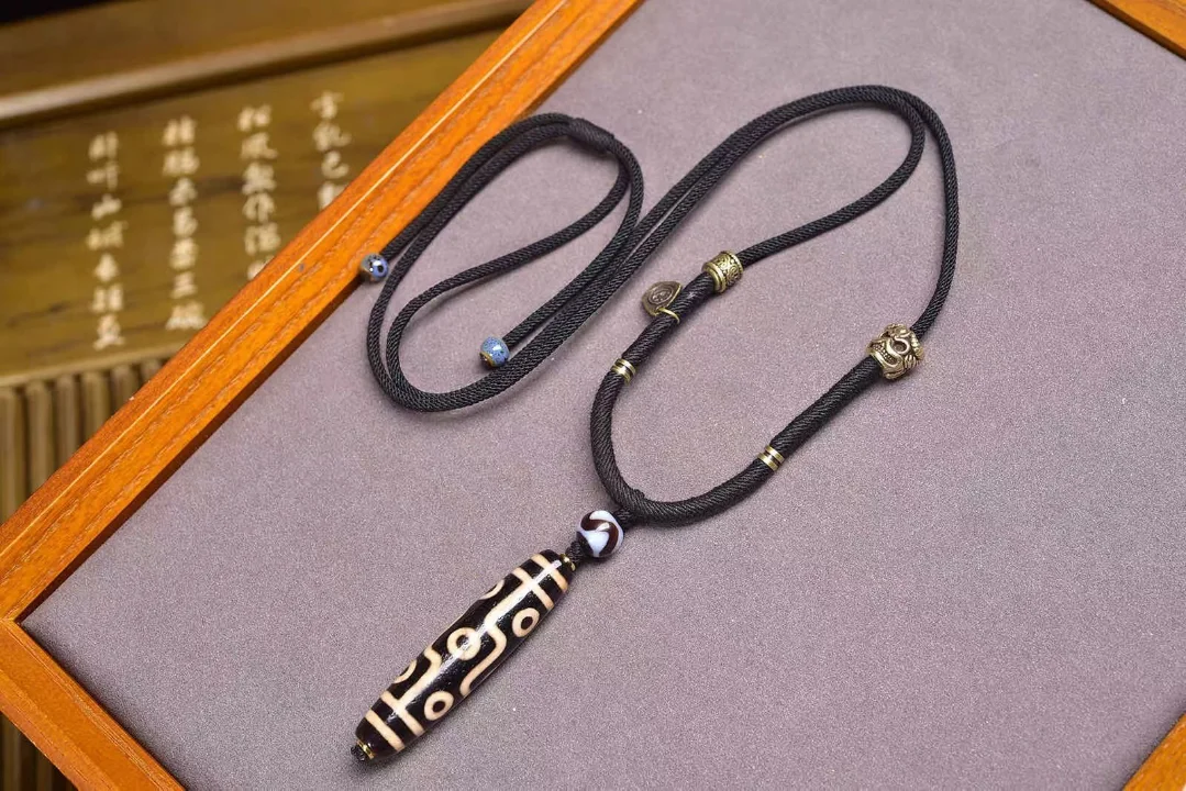 371天珠 九眼天珠 風化型 dzibeads！