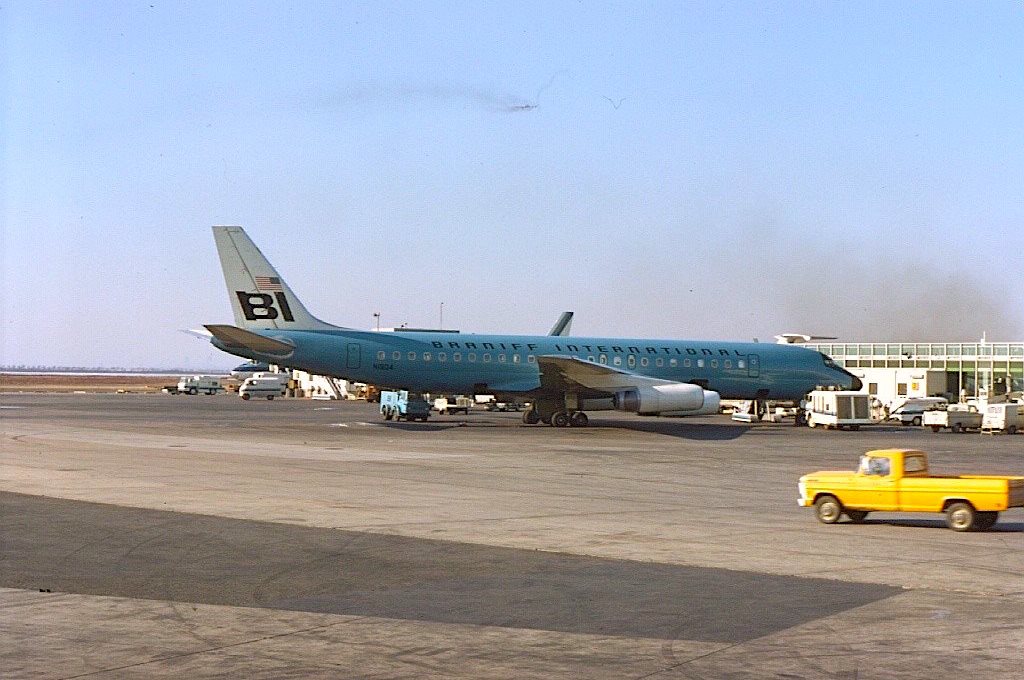 THE NINTH BRANIFF DC-8 - Braniff International Douglas DC-8-62