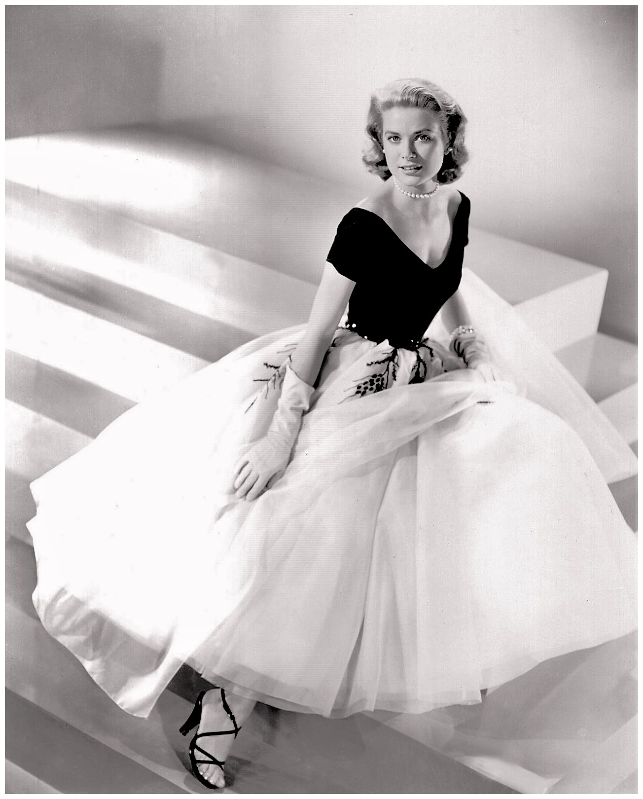 grace kelly black white dress from Rear Window, 1954 ❤ Size:48W