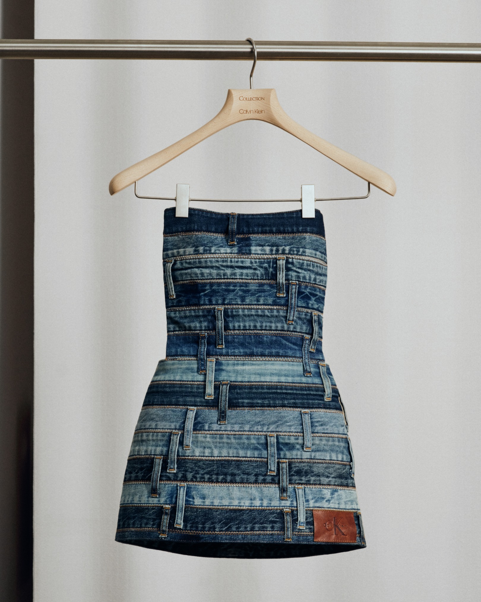 calvin klein denim dress jennie wore custom Collection for the Summer Sonic Festival in Tokyo. Seen in an apron-style minidress crafted from upcycled Calvin Klein waistbands, worn over a white Collection bra and blackpink jennie blue dress Men's Corduroy Fall Jacket Straight-cut suit chiffon fabric Taglia:xl