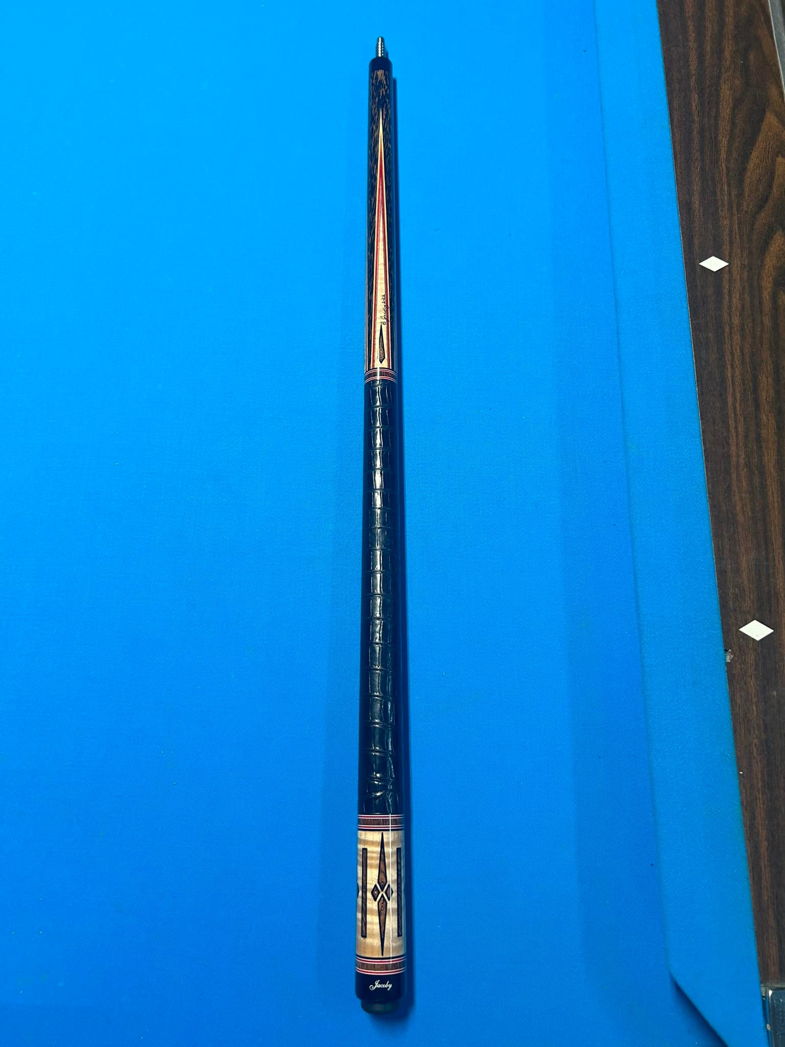 What is the value of this custom cue, possibly a 1/1, with no