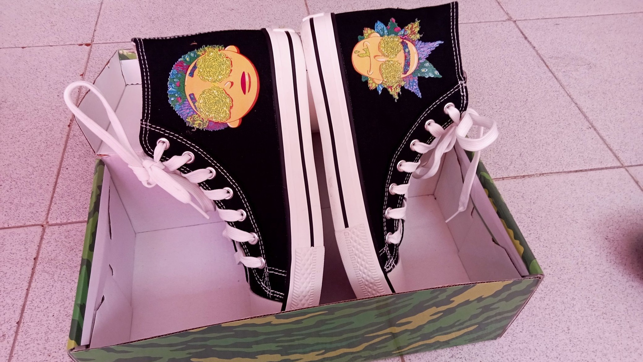 Los tenis morados son del 20 son Skechers pido $100