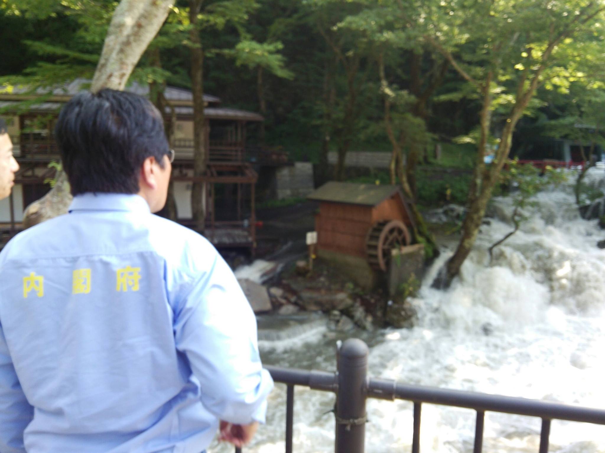 務台 俊介 おんぶ
