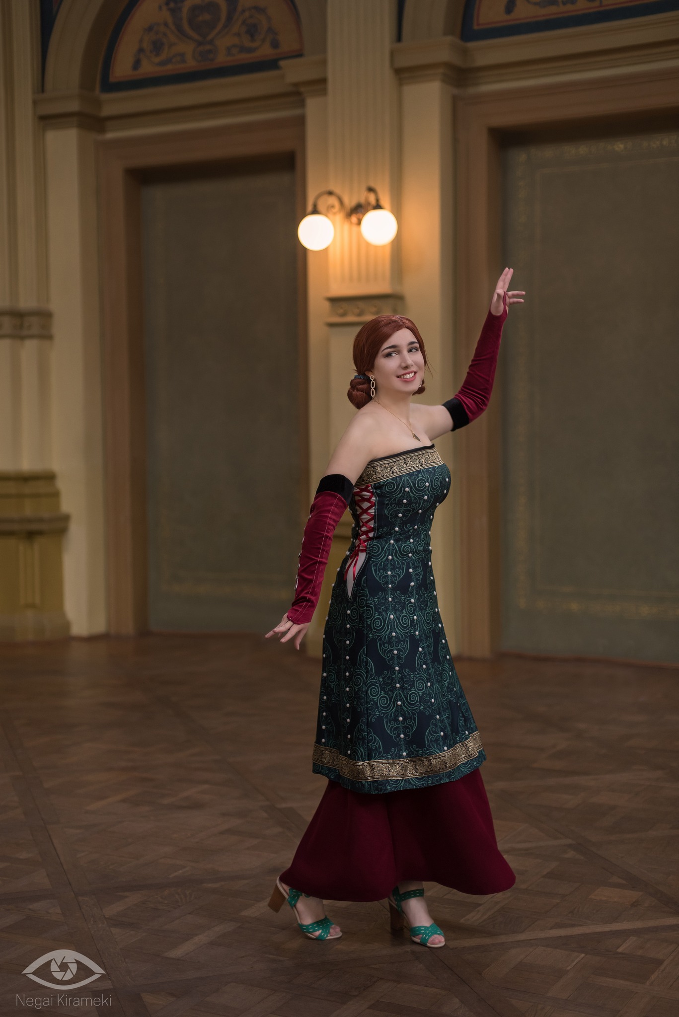 open lace back dress Triss - The Witcher