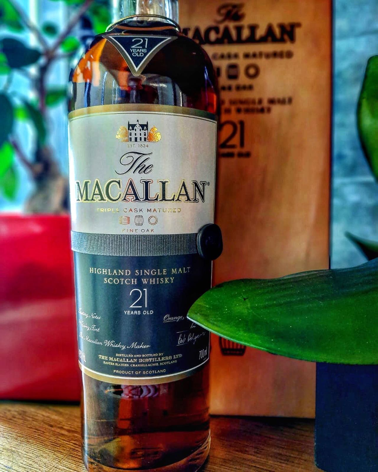 Blends - Macallan 21 Year Old - Fine Oak ? . Matured in a mixture 