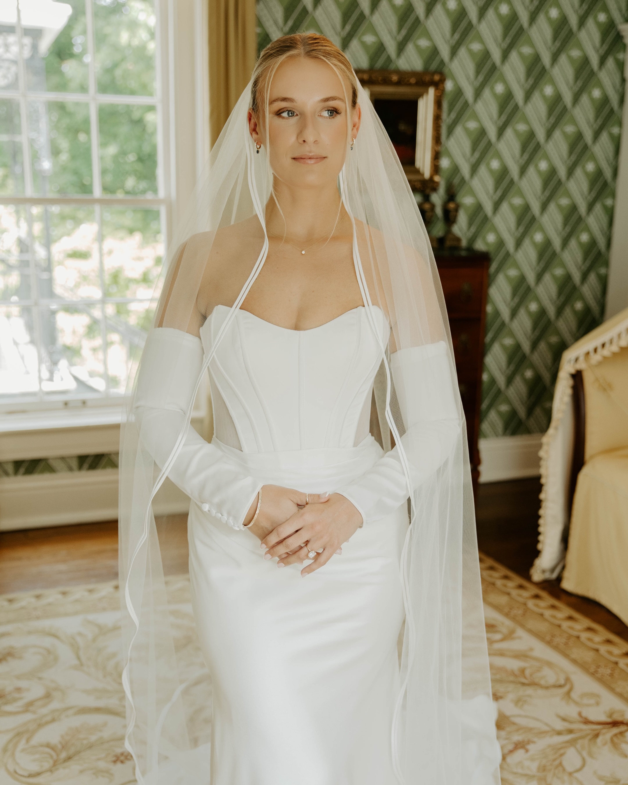 bridal dresses louisville Rebecca's Wedding Boutique Size:16.5 (36/37) Bridal boutique long-sleeve prom dress Floral Jacquard Gown -