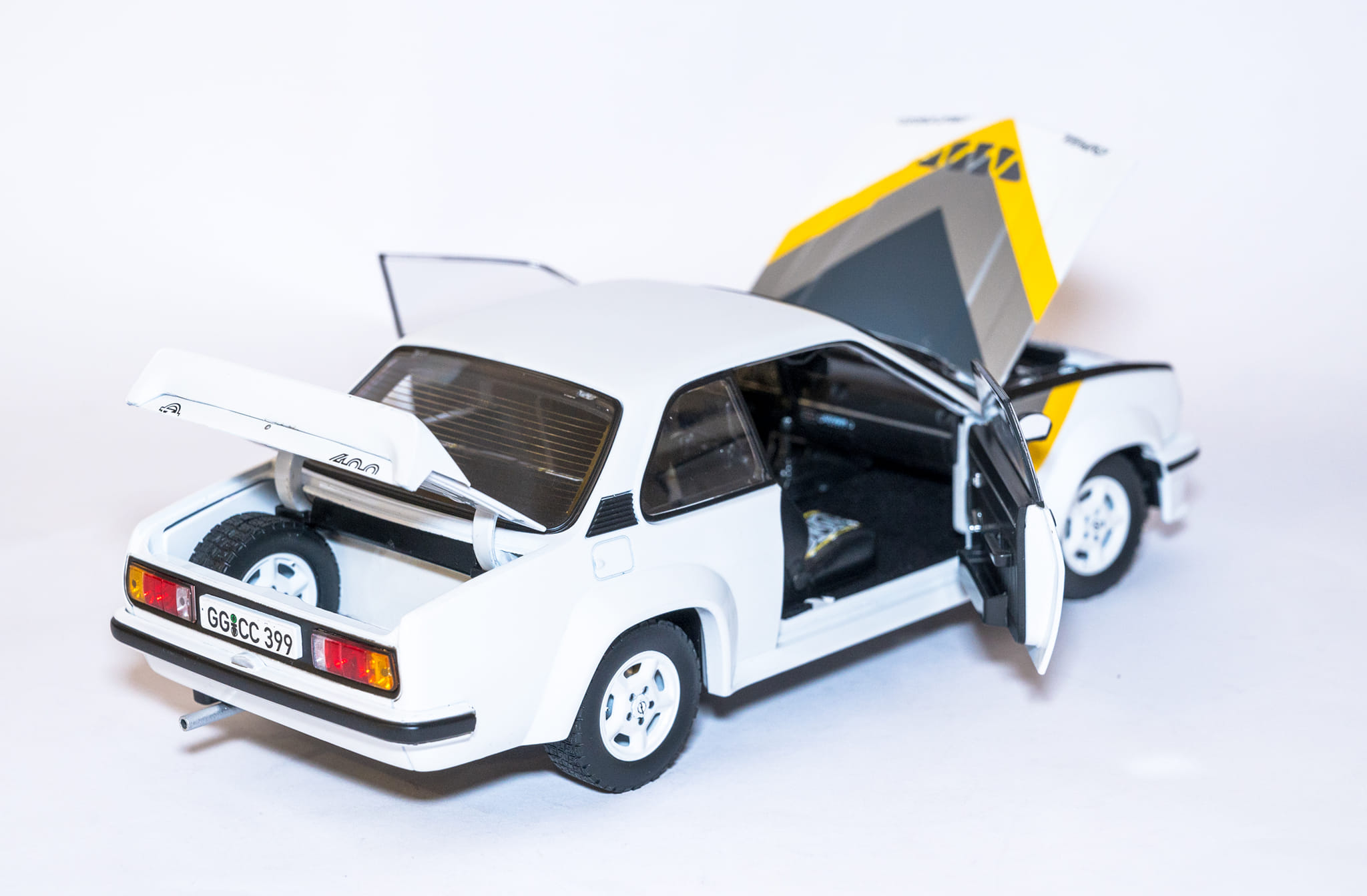 Opel Ascona 400 Street Scale : 1:18 New Item No.: #5399 Color