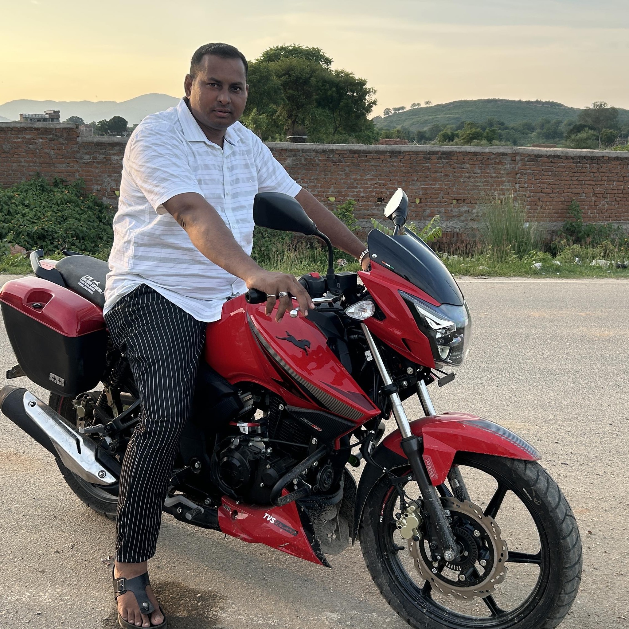 shahnawaz-bhai-ka-dohan-opening-ho-raha-hai-aaja-imran-ali