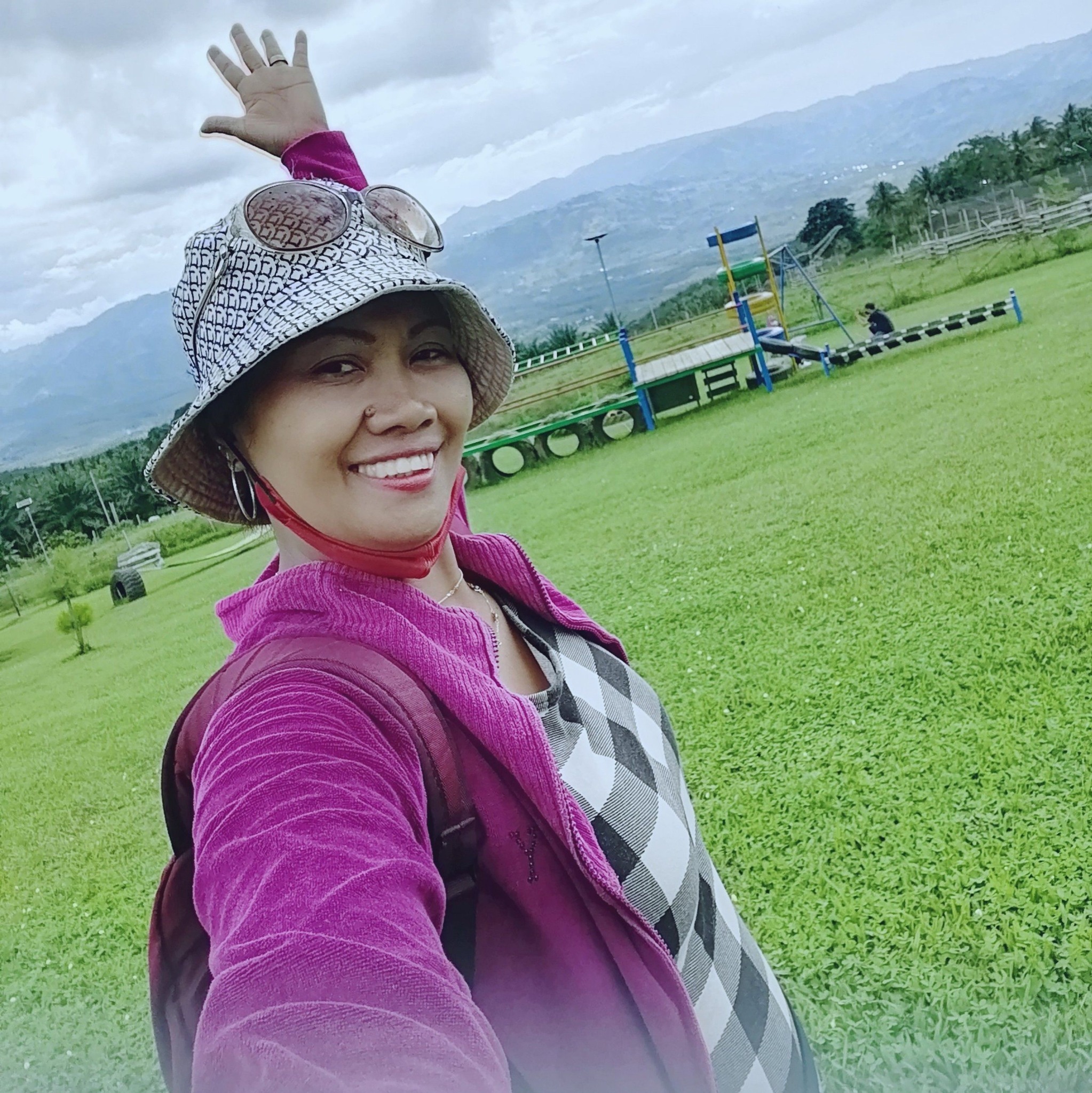 Pina akyat qoh ang niyog dahil gawin kung walis tingting mahal kung ...