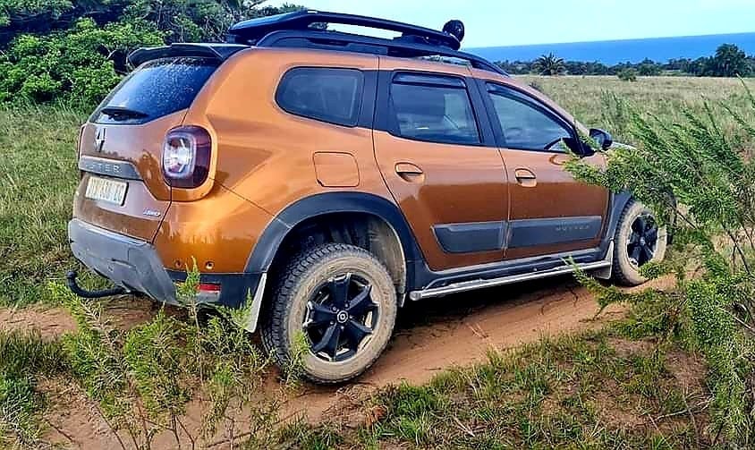 Duster MCS - Pe coclauri in Africa de Sus By: Fabian Bridger
