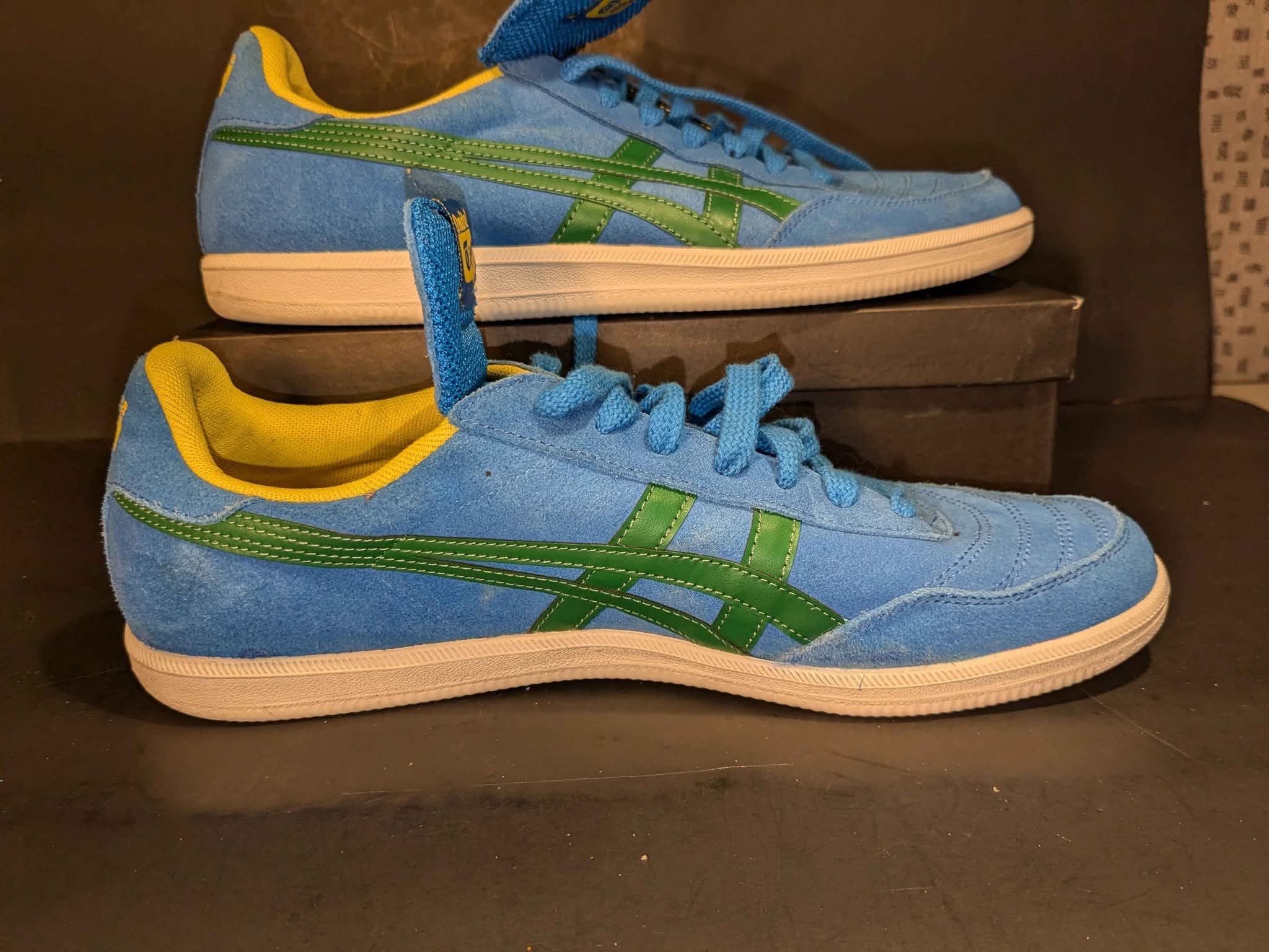 Selling a great pair of Adidas Men's Daily 4.0 casual
