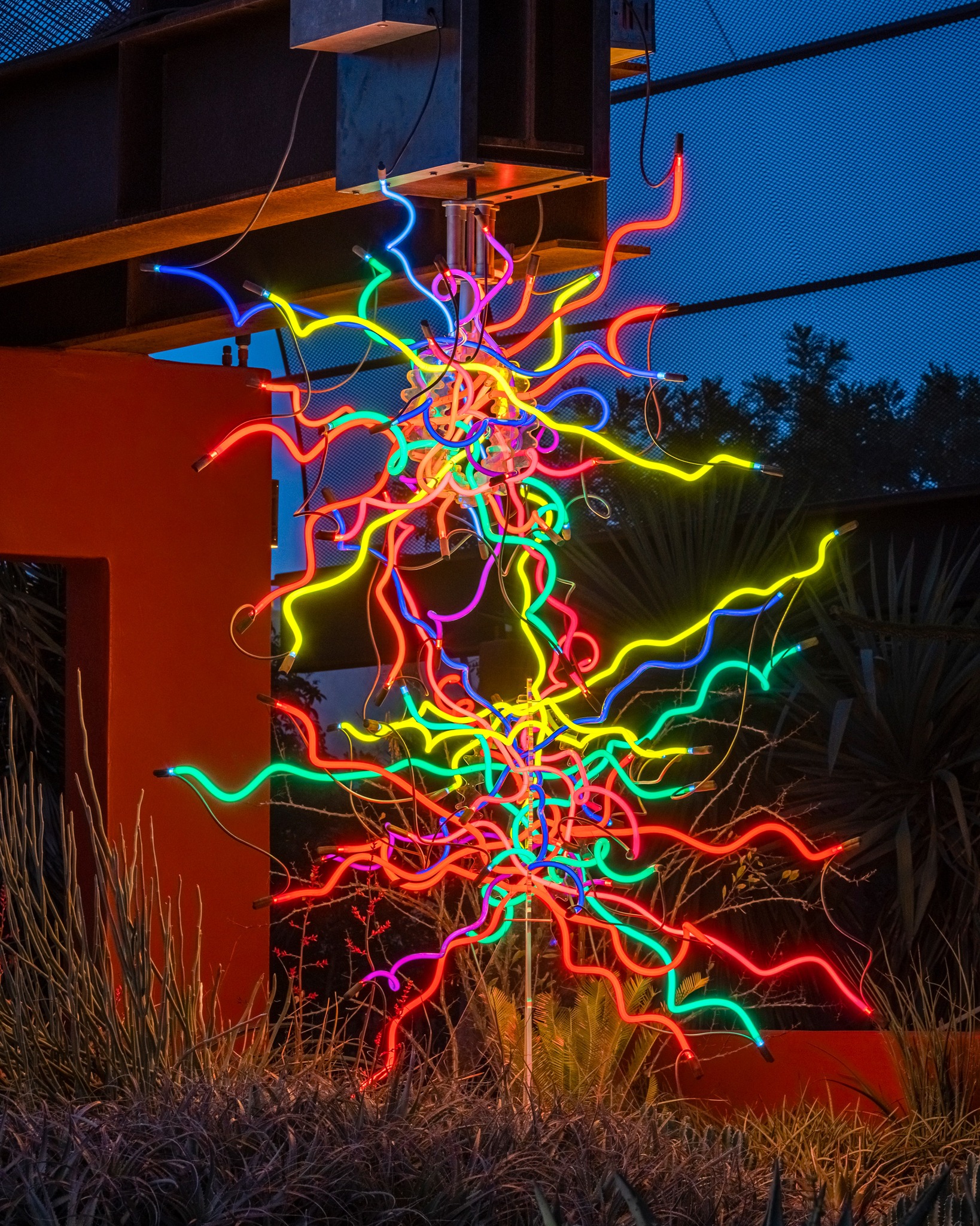 アートギャラリー 2014 No.29 Chihuly - Happy 4th! 🧨🧨🧨 “Sonoran Neon” (2021) at Desert