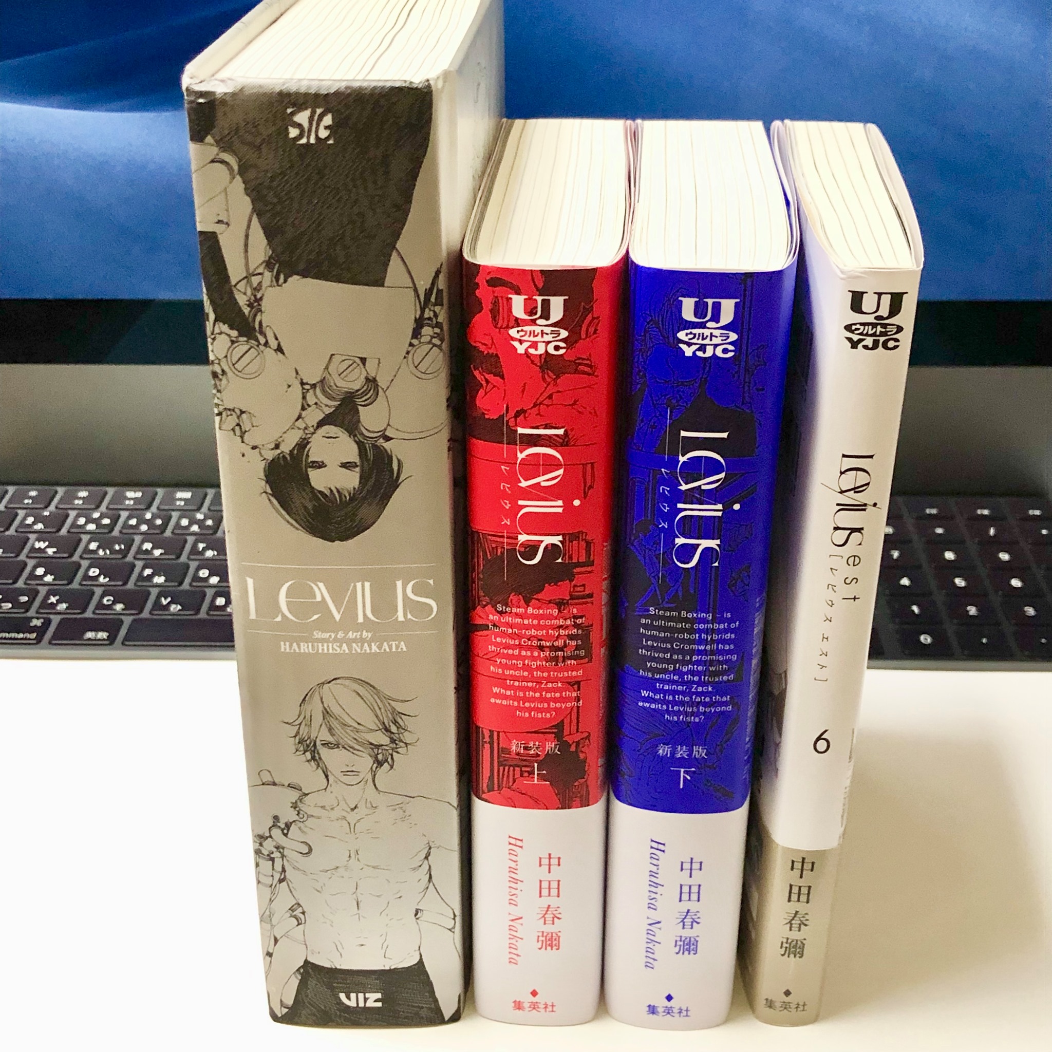 Levius 英語版をいただきました。3巻分を一冊にまとめたハードカバー