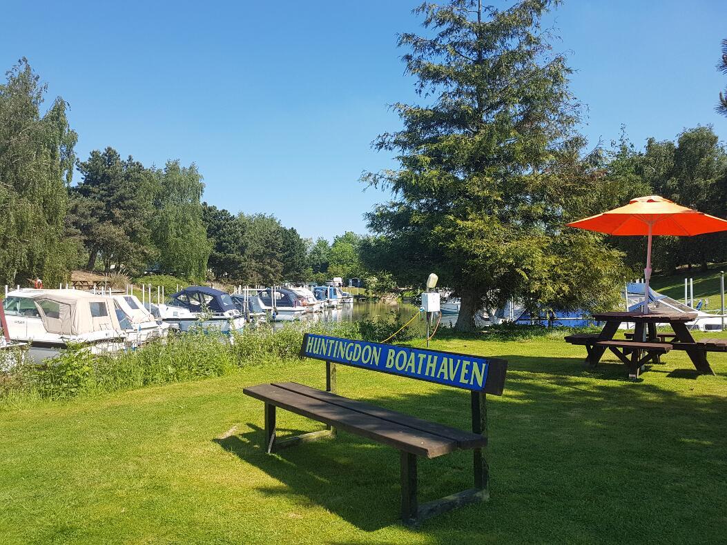 We - 🌊 Riverside Relaxation at Huntingdon Boathaven & Caravan Park 🌿 ...