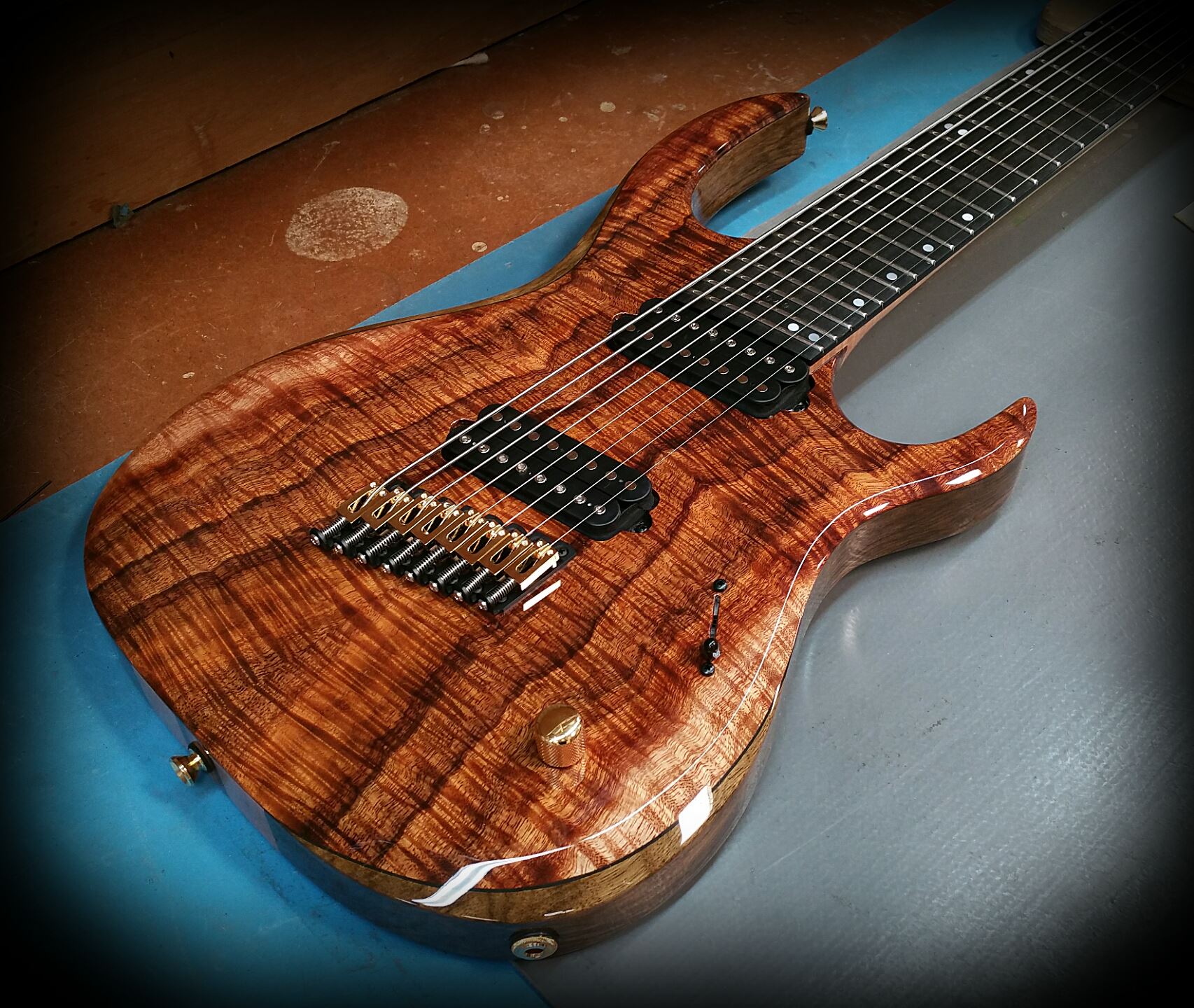 Kiesel - KM8 (K Series Multiscale) Flamed Koa Top, black limba