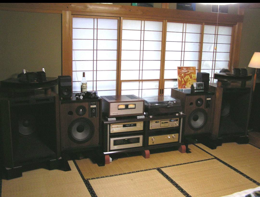中古でONKYOのAS500Hなるスピーカースタンドを手に入れました。ONKYO
