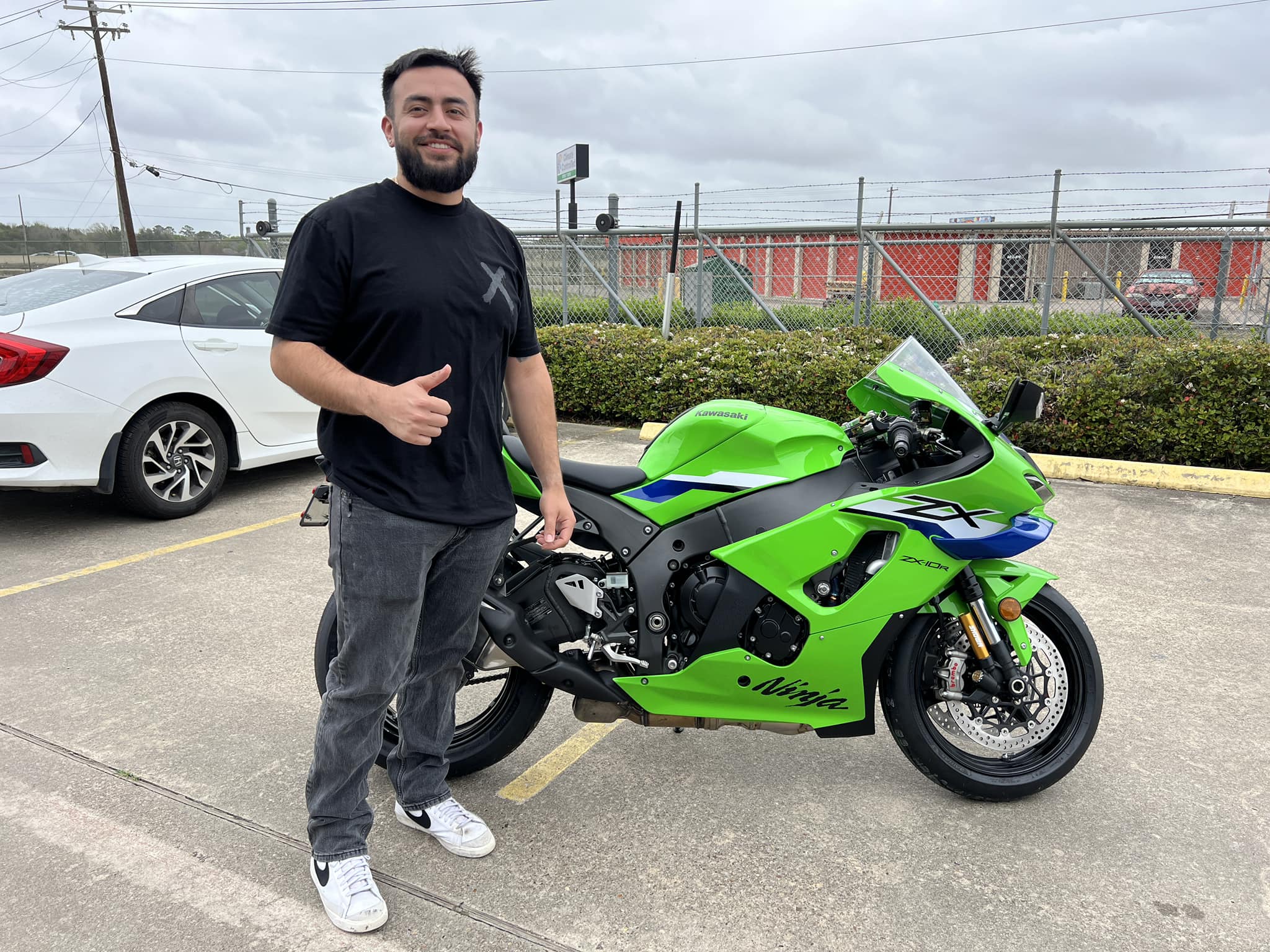 専用♡ Hey, it's new motorcycle day for Ezequiel who picked up his brand