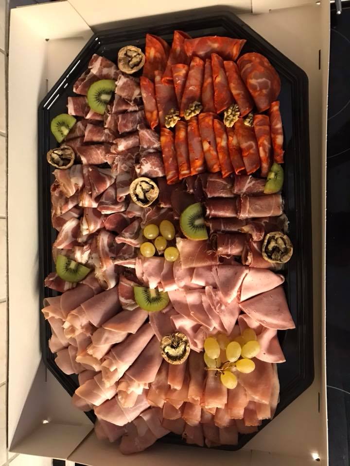 Raclette Party Plateau Charcuterie En Accompagnement Facebook