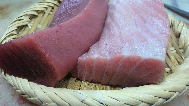 大塚三浦屋 - 島根から生の天然黒鮪（まぐろ）が入荷しました！！！ 明日よりランチにて「島根産生黒まぐろとろ定食」をサラダ・お新香・お椀・ご飯 ...