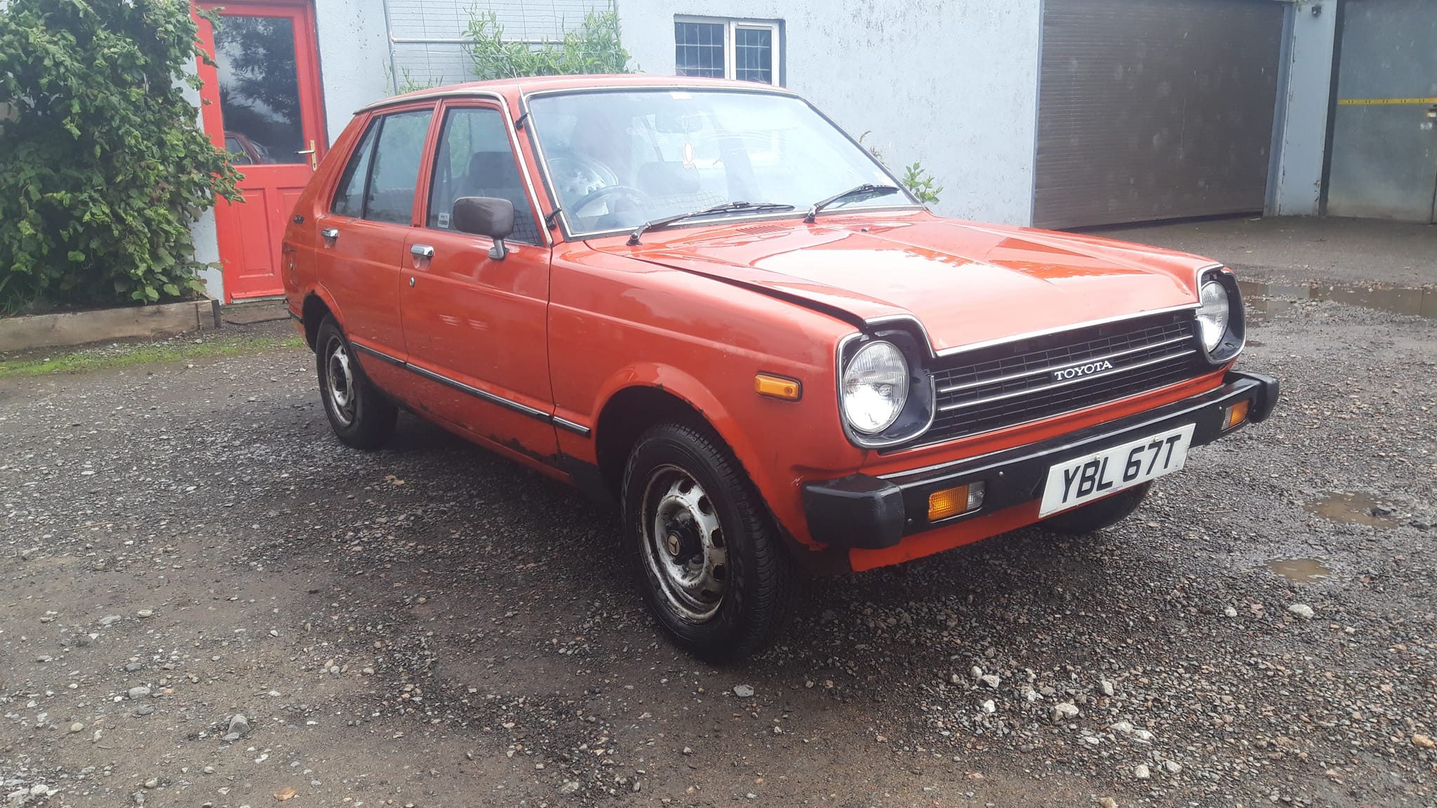 自動車 Here is my 1979 4 door kp starlet only 38000 miles on it . Bought