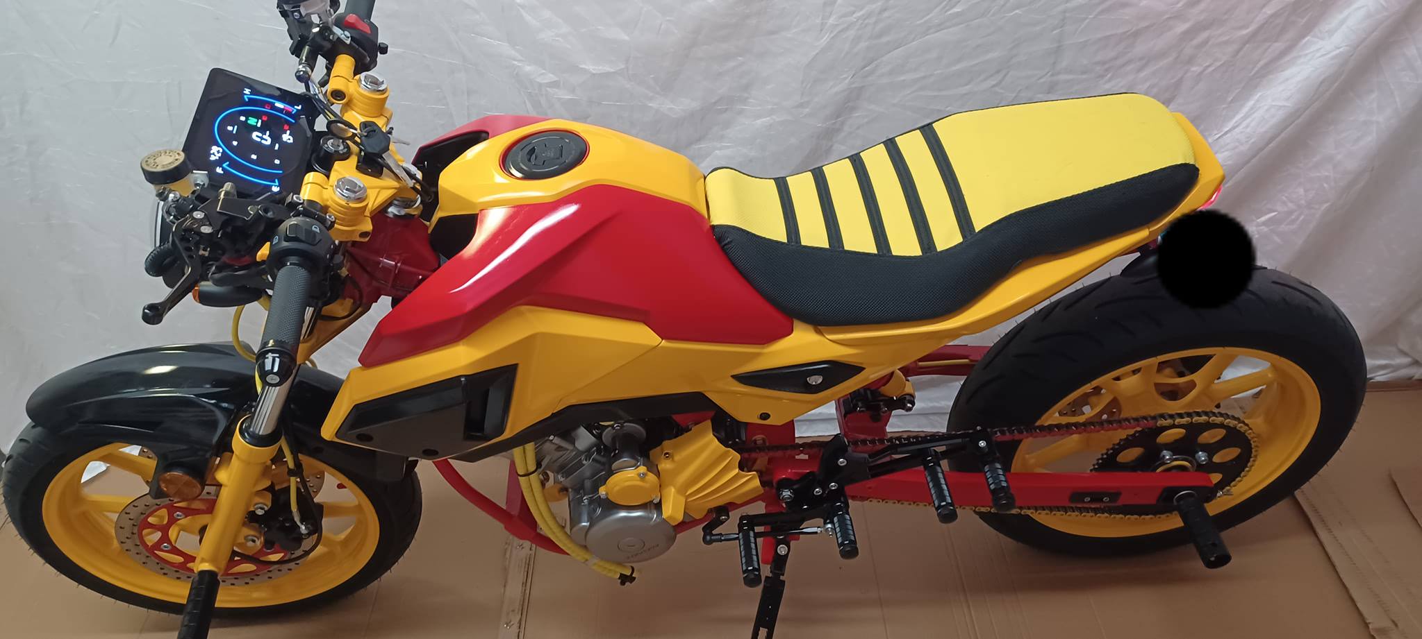 Stunt bike build: 300cc engine, 17
