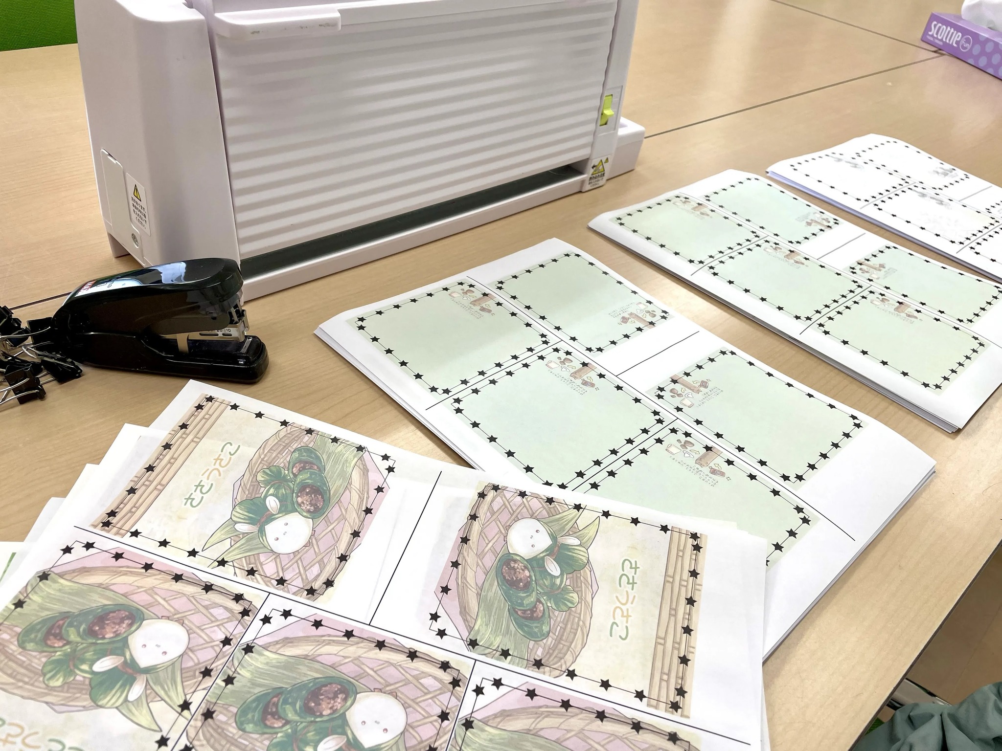 本日は、企業様からご依頼いただいたオリジナルメモ帳の制作を行って