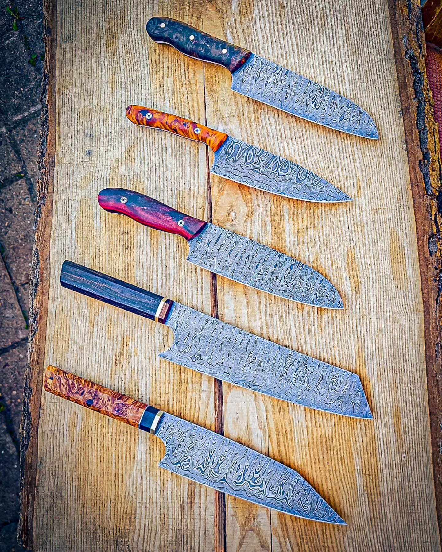 🇩🇪 Aus der Esse in die Hand. Dein Damast. Dein Messer. 🇺🇲 From the forge into your hand. Your damascus. Your knife. 🇪🇦 De la fragua a tu mano. Tu damasco. Tu