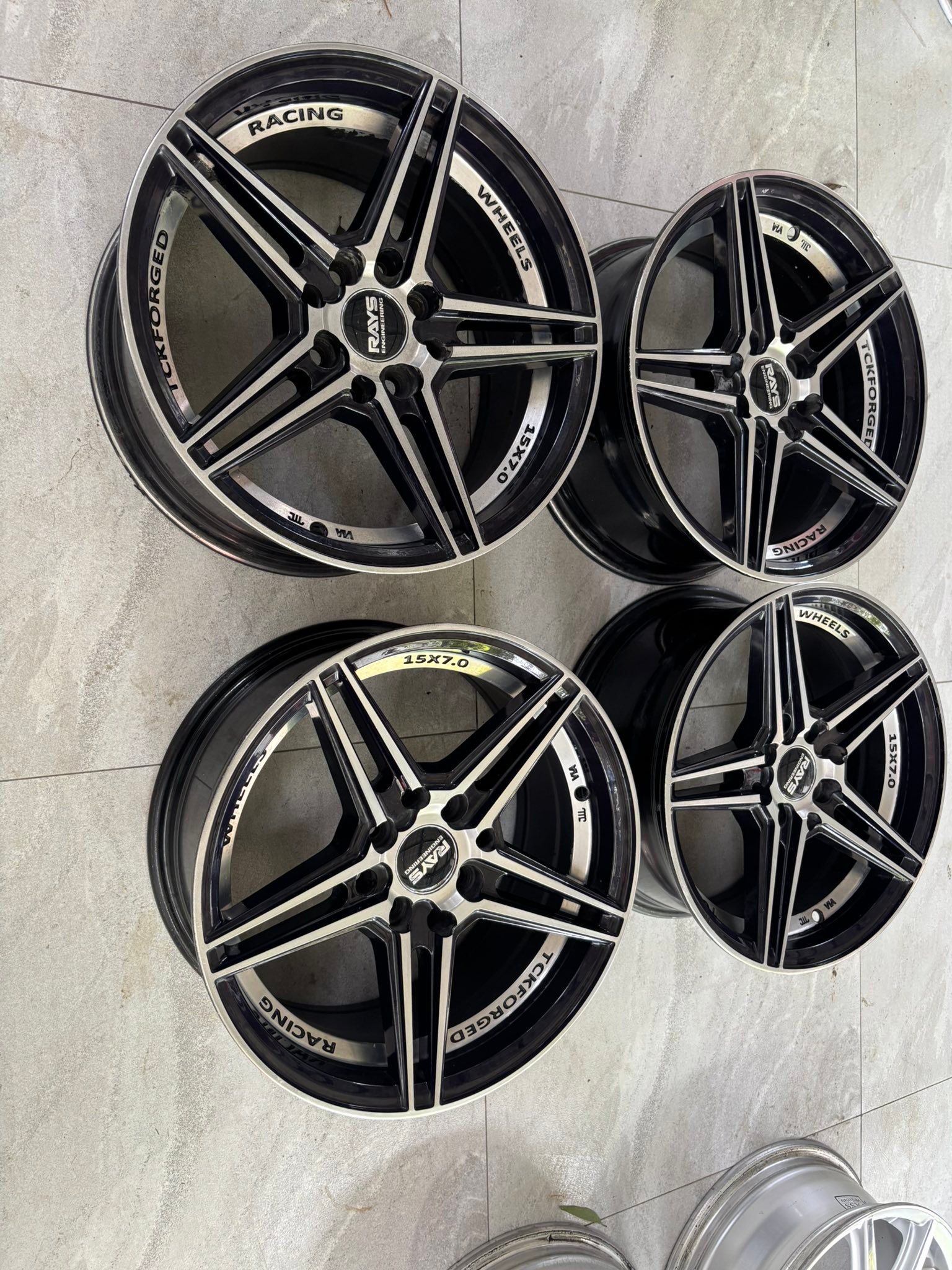 15”7 JJ 4 MULTI HOLE ALLOY WHEELS, Contact 0764543066