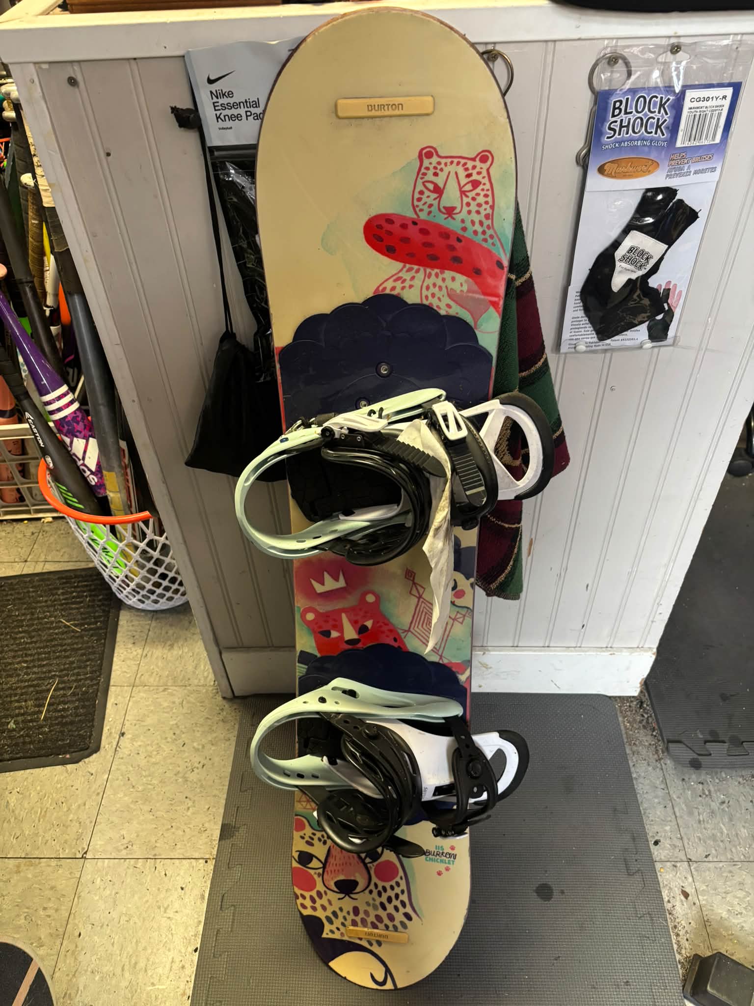 Burton Chicklet 115cm board with bindings! Salomon BOA Boots size 4!
