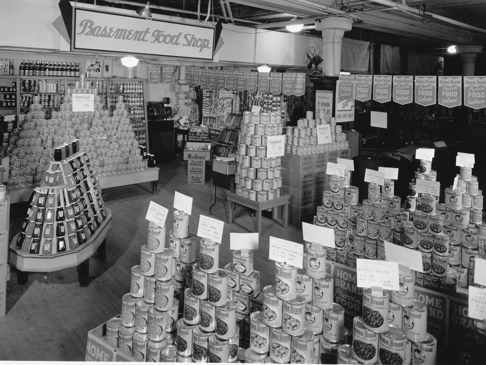 Minnesota - Donaldson's Basement Food Shop in Minneapolis in the 1940s