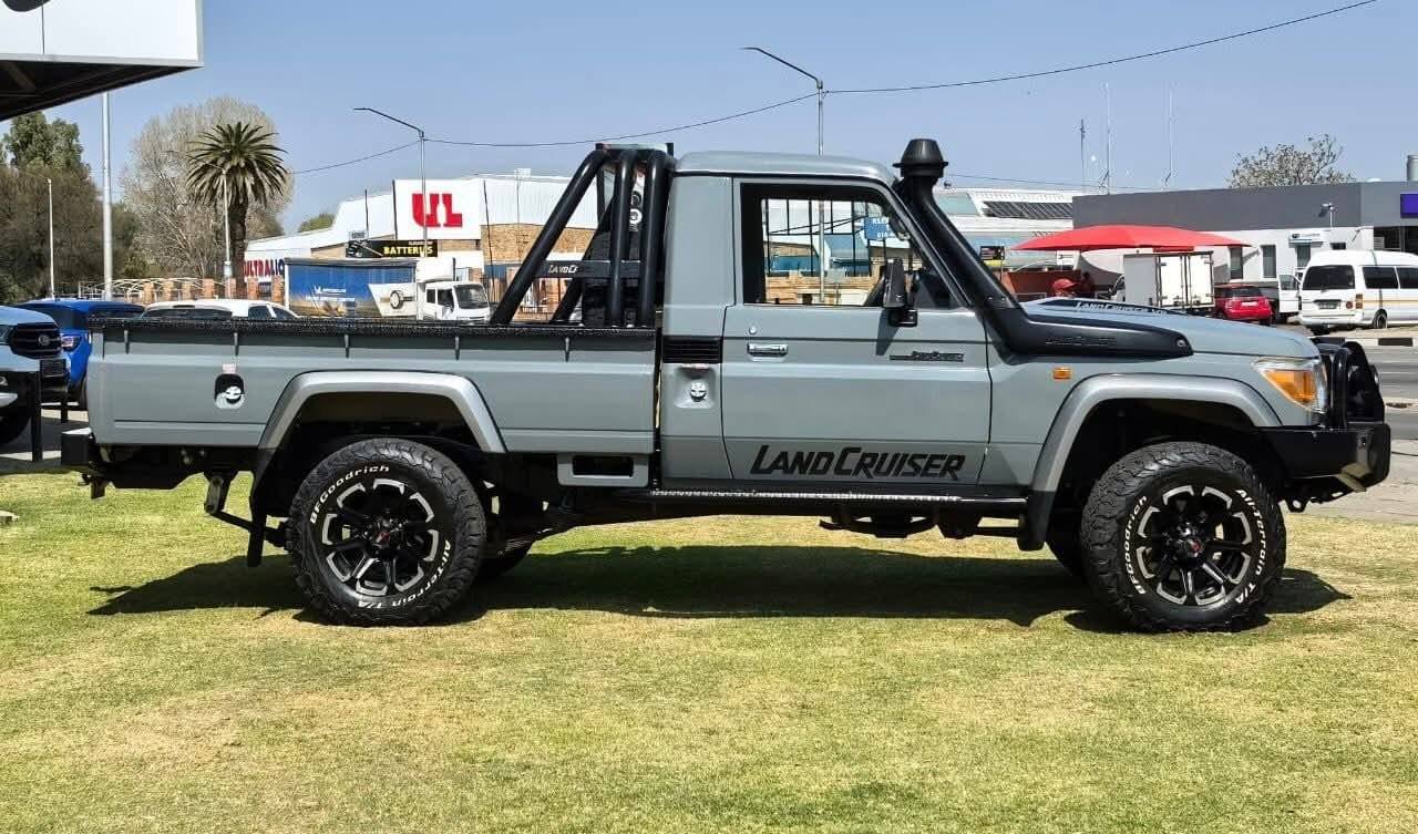 🚗 2025 Toyota Land Cruiser 3.3 ZX Diesel 🚗 Grade: 5A Mileage