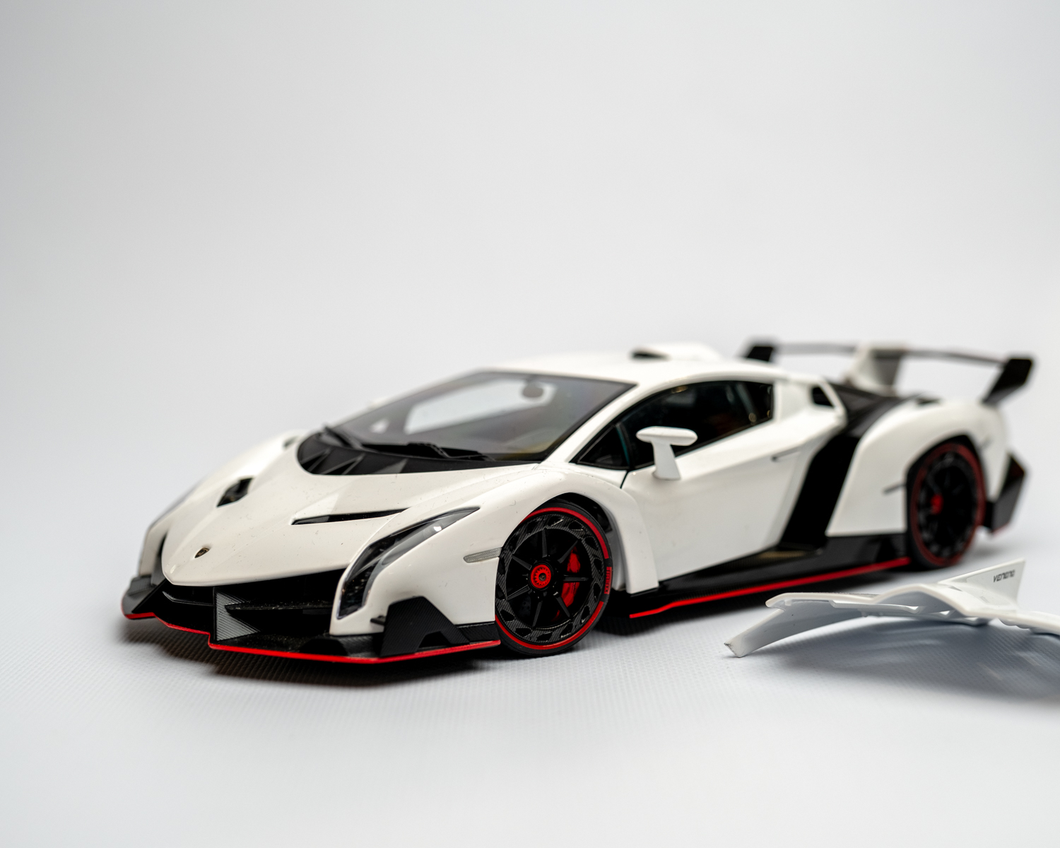 ⚪ Pure as snow, and just as cool, the Lamborghini Veneno white 1