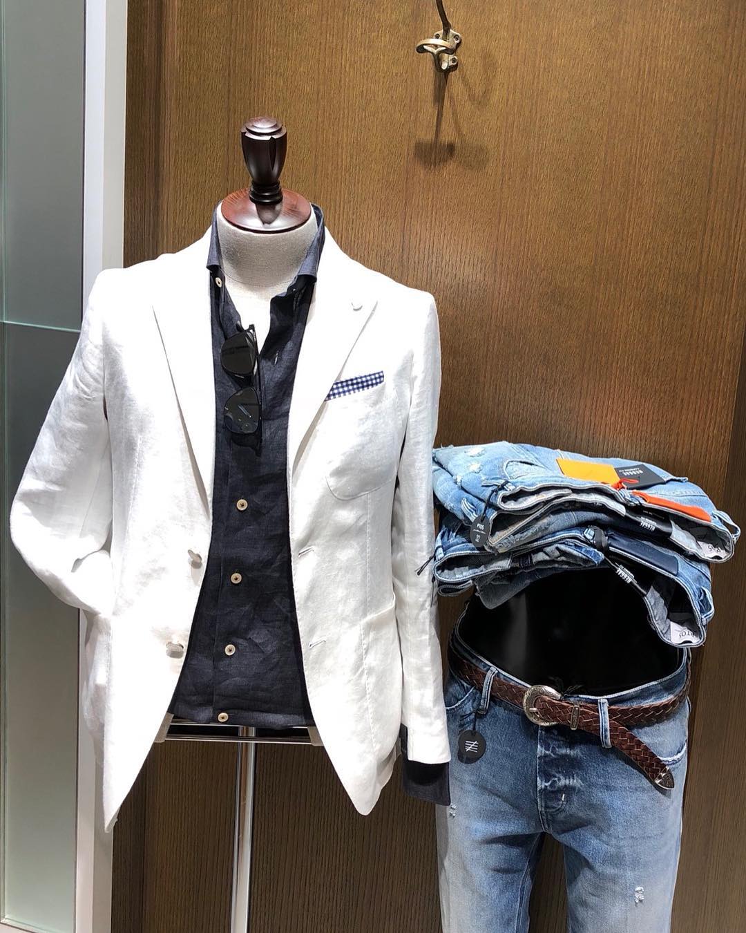 D/him - . . [D/him.新宿高島屋店] 夏の主役間違い無し、ホワイト 