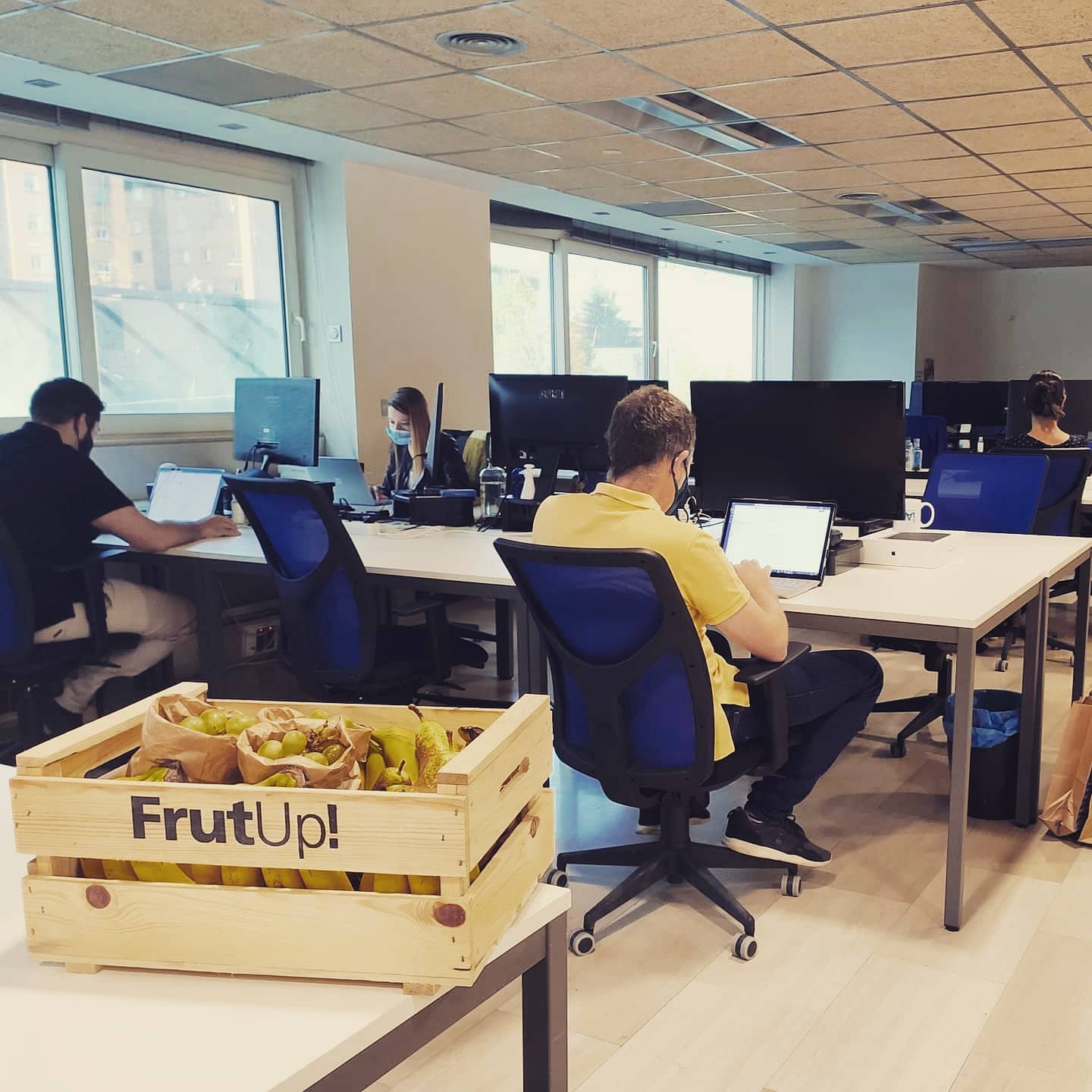 Weekup - ☀️¡Fruta en nuevas oficinas!☀️ . Esta semana la...